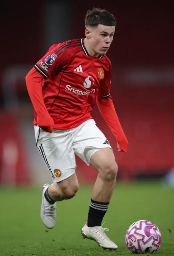 kaiyun-子承父业！鲁尼16岁长子凯获曼联青训合约 曼联“92班”有续章